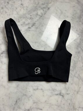 Bombshell Sportswear Black Seamless Crop Sports Bra with White 'B' Logo